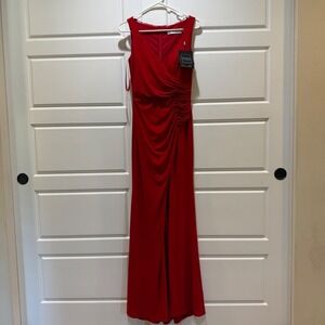 Ieena for Mac Duggal Red Gown Formal Dress Slit‎ Ruched Sleeveless Size 2